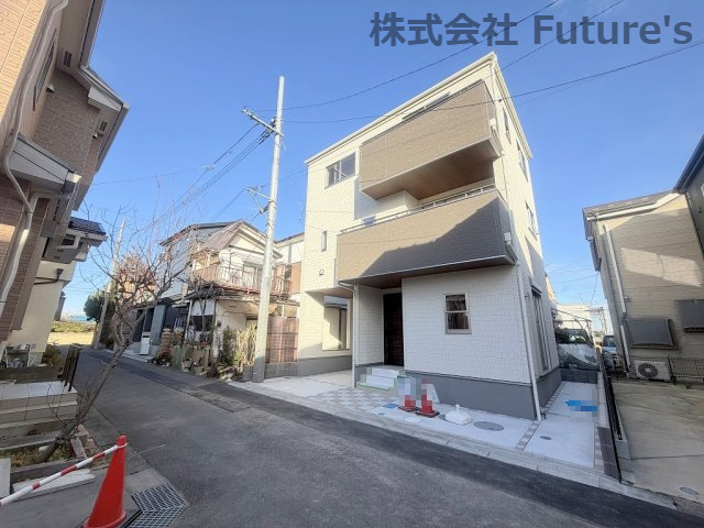 三郷市幸房　新築戸建　全1棟の前面道路含む現地写真|前面道路含む現地写真です。