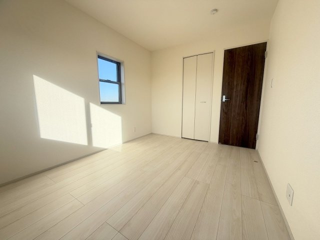 三郷市幸房　新築戸建　全1棟の洋室|クローゼット付きの洋室6帖