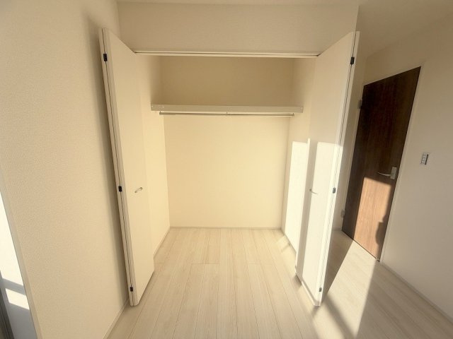 三郷市幸房　新築戸建　全1棟の収納|大切な衣類を収納できるクローゼット完備