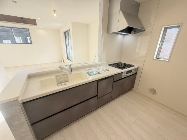 三郷市幸房　新築戸建　全1棟のキッチン|家事の時短につながる食洗機完備