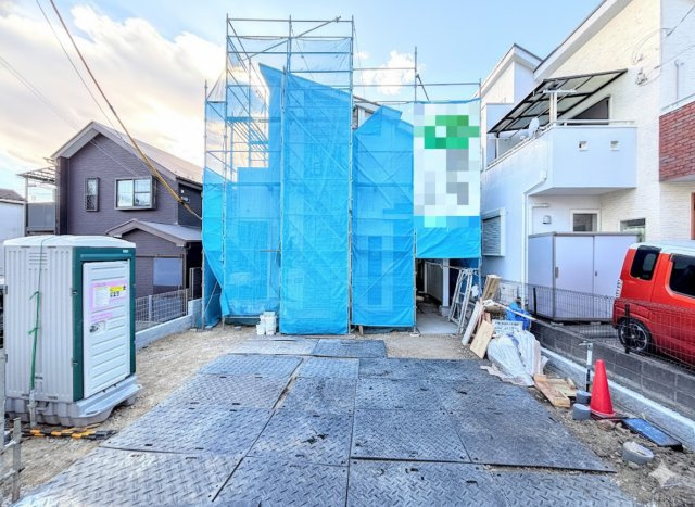 戸塚区前田町　新築戸建ての外観|◆一戸建てを中心とした街並みが整然と続き、周辺は高い建物が建っていないので、緑の多い閑静な趣を感じる環境です。街並みや周辺環境も重要なポイントです！！
