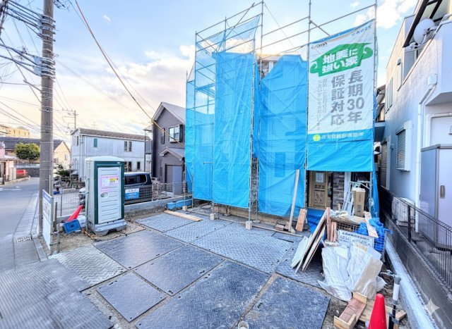 戸塚区前田町　新築戸建ての前面道路含む現地写真