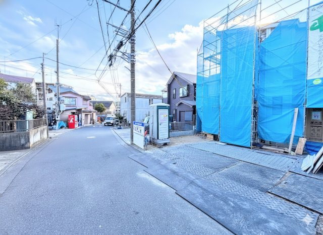戸塚区前田町　新築戸建ての前面道路含む現地写真|◆前面道路も幅員があり車の運転も安心！前面道路は閑静な住宅地。車通りの少ない道路です。お子様にも安心です。
