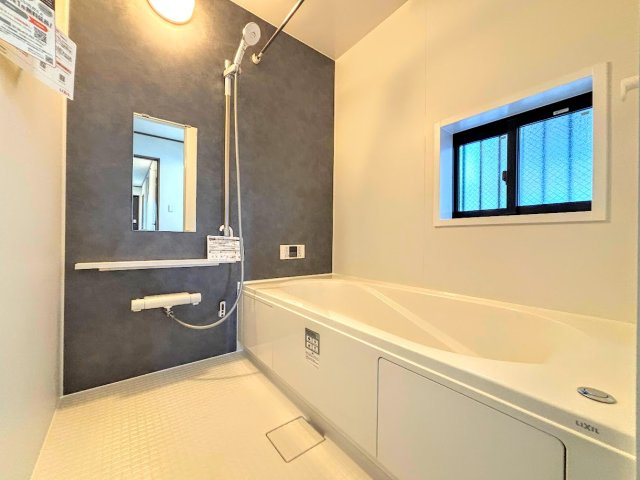 戸塚区前田町　新築戸建てのその他|［モデルハウス］◆お子様と一緒にバスタイムを楽しめる広々空間。浴室乾燥機付で心地よいバスタイムを実現します。
