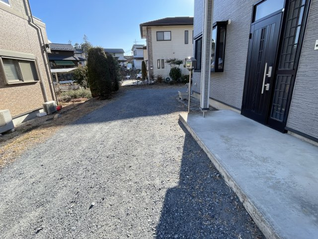 藤岡市鬼石　中古1200の前面道路含む現地写真
