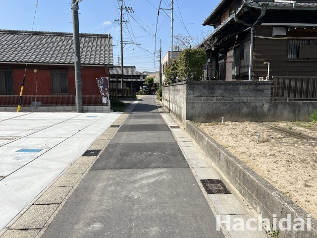 高浜市呉竹町7丁目　新築分譲住宅＜2号棟＞の前面道路含む現地写真