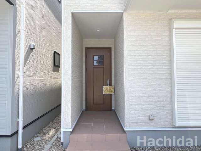 高浜市呉竹町7丁目　新築分譲住宅＜2号棟＞のエントランス