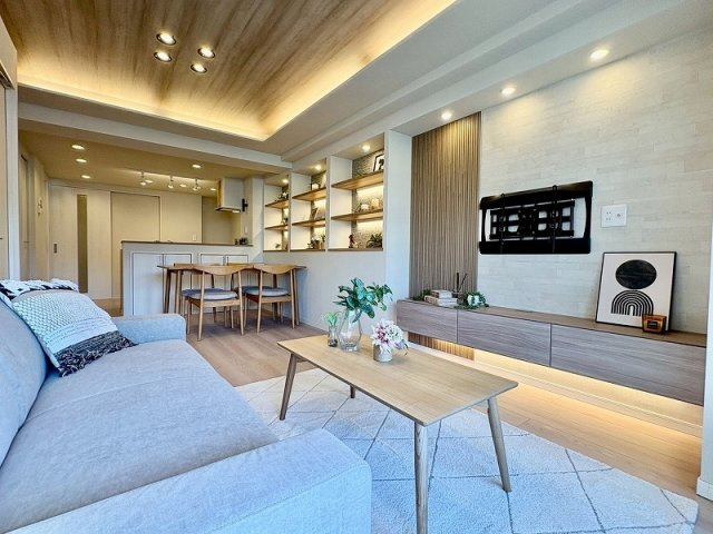 レーベンハイム板橋フィーリアの居間・リビング|リビング上部折り上げ天井につき開放的な空間を演出します