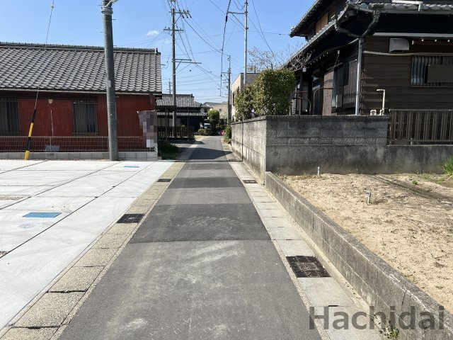 高浜市呉竹町7丁目　新築分譲住宅＜1号棟＞の前面道路含む現地写真