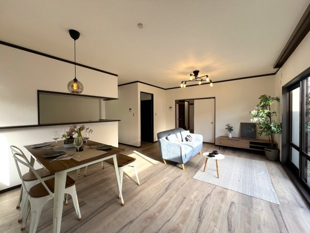 上永谷と下永谷あるけど中永谷はないのはなぜ？【リフォーム／港南区下永谷2丁目中古戸建】の居間・リビング|使いやすい居間です