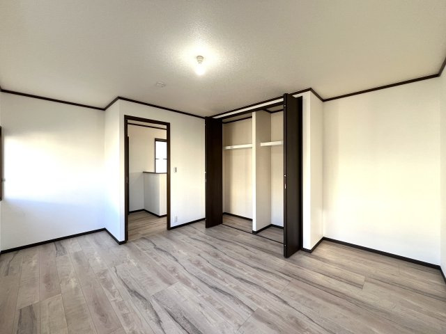 上永谷と下永谷あるけど中永谷はないのはなぜ？【リフォーム／港南区下永谷2丁目中古戸建】の洋室|落ち着いた色調の洋室です