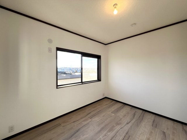 上永谷と下永谷あるけど中永谷はないのはなぜ？【リフォーム／港南区下永谷2丁目中古戸建】の洋室|明るい洋室です