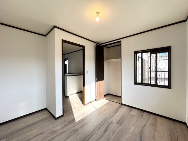 上永谷と下永谷あるけど中永谷はないのはなぜ？【リフォーム／港南区下永谷2丁目中古戸建】の洋室|落ち着いた色調の洋室です