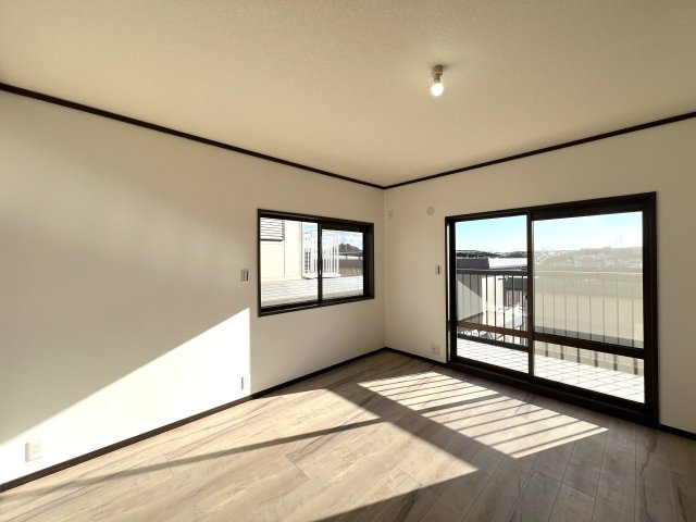 上永谷と下永谷あるけど中永谷はないのはなぜ？【リフォーム／港南区下永谷2丁目中古戸建】の洋室|広々とした洋室です