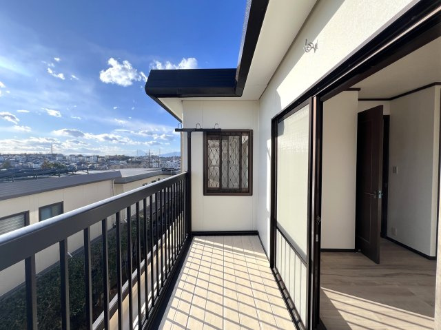 上永谷と下永谷あるけど中永谷はないのはなぜ？【リフォーム／港南区下永谷2丁目中古戸建】のバルコニー|陽当たり良好なバルコニーです