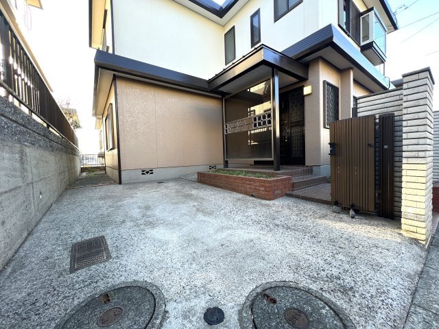 上永谷と下永谷あるけど中永谷はないのはなぜ？【リフォーム／港南区下永谷2丁目中古戸建】の駐車場|駐車スペースもあります