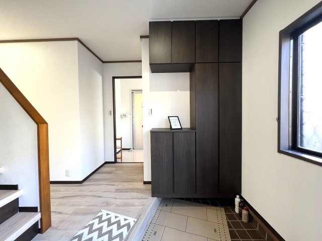 上永谷と下永谷あるけど中永谷はないのはなぜ？【リフォーム／港南区下永谷2丁目中古戸建】の玄関|ゆったりとした玄関です