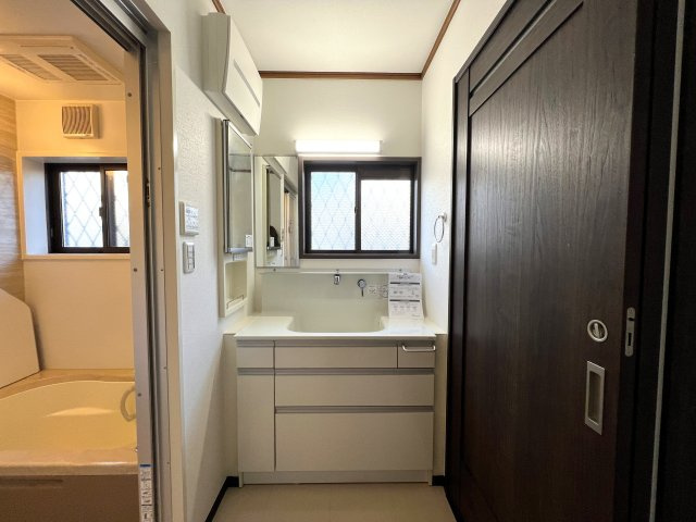 上永谷と下永谷あるけど中永谷はないのはなぜ？【リフォーム／港南区下永谷2丁目中古戸建】の独立洗面台|朝の支度にも助かる、独立の洗髪洗面化粧台