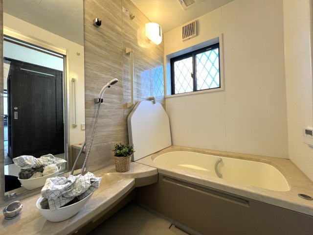 上永谷と下永谷あるけど中永谷はないのはなぜ？【リフォーム／港南区下永谷2丁目中古戸建】の浴室|お風呂です