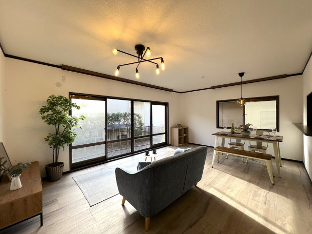 上永谷と下永谷あるけど中永谷はないのはなぜ？【リフォーム／港南区下永谷2丁目中古戸建】の居間・リビング|ゆったりとした居間です