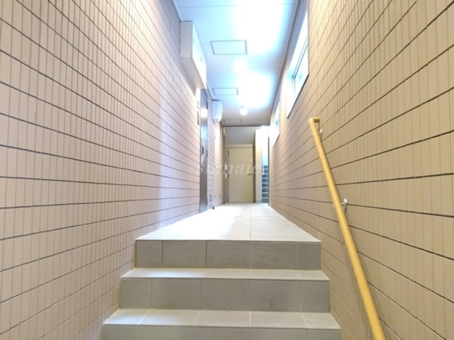 Y・Kレジデンス赤羽西のロビー|1階通路です☆