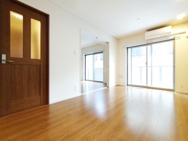 Y・Kレジデンス赤羽西の居間・リビング|広々しています！