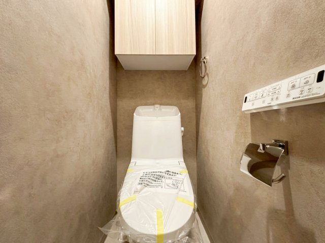 T-WOODのトイレ|狭すぎず、落ち着きある上質な空間が再現されたお手洗い。