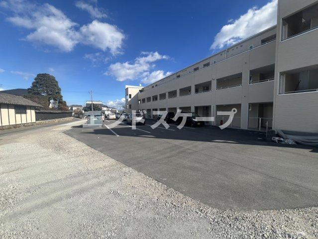 Fiore棟高の駐車場|高崎、前橋のお部屋探しはエンドスケープまで！お客様の理想お聞かせ下さい♪