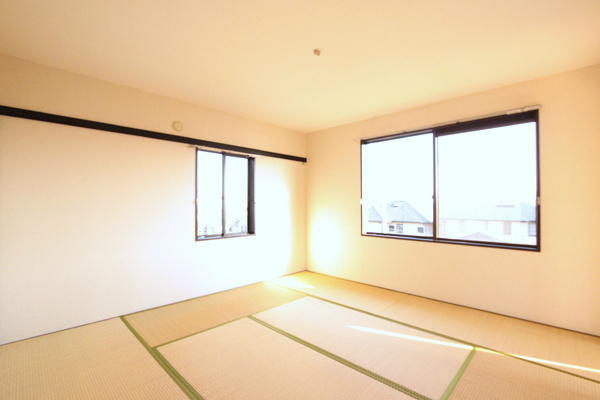 フレグランス美杉台Bの寝室|和室8畳　※別部屋同室間取り写真につき若干相違有