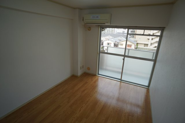 シティコープ新大宮の洋室