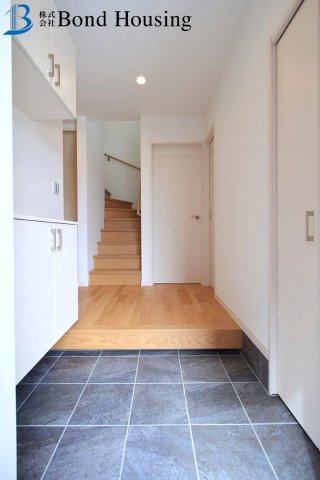 「こだわり設備」「LDK19帖」池上 新築戸建の玄関