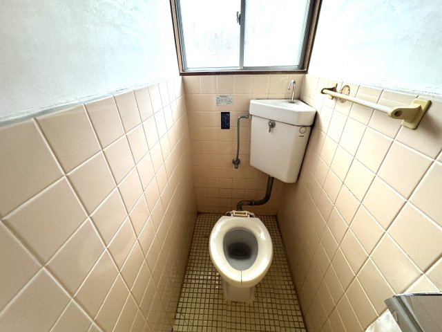 阪南市舞3丁目　中古戸建のトイレ