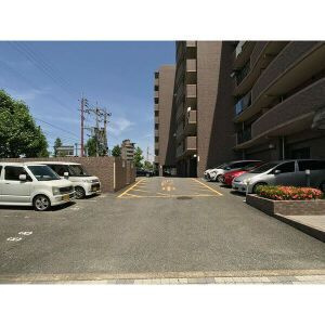 福岡市博多区東平尾１丁目の賃貸マンションの駐車場