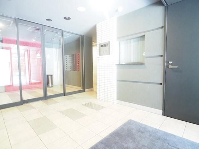 レジディア文京湯島のエントランス