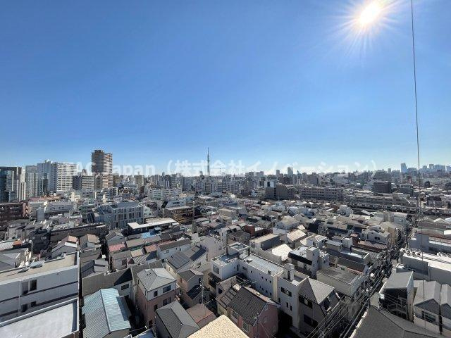 モアクレスト荒川公園ソレーユ館の展望|～Room view～
最上階ならではの見渡す限りの青空が広がっています。周辺に高い建物がありませんので、一日中お部屋に陽当たりが降り注ぎます。