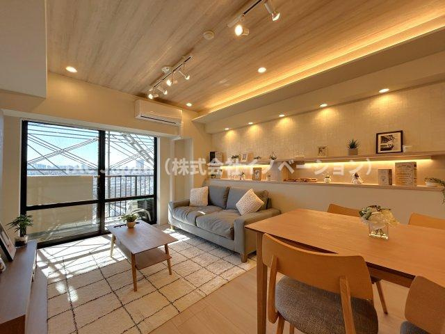 モアクレスト荒川公園ソレーユ館の居間・リビング