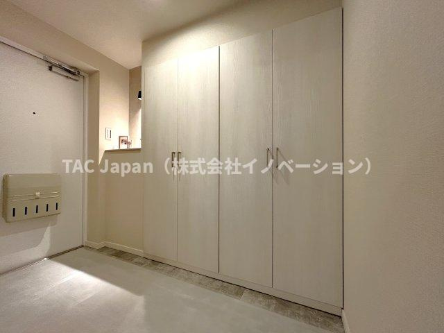 モアクレスト荒川公園ソレーユ館の玄関