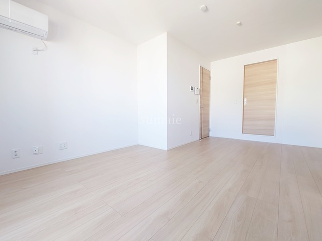 アナシエ神谷の居間・リビング|窓側からのアングルです☆