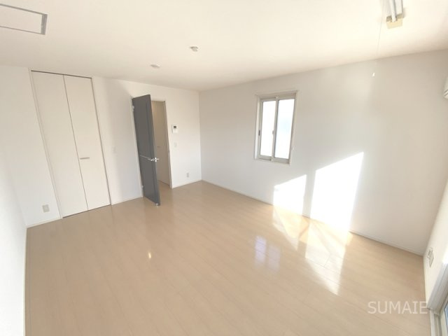 メゾンドエスポワールの洋室|2面採光角部屋☆彡