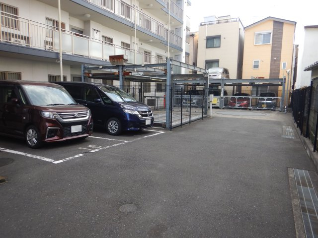 リリーベル墨田リバーコーストの駐車場