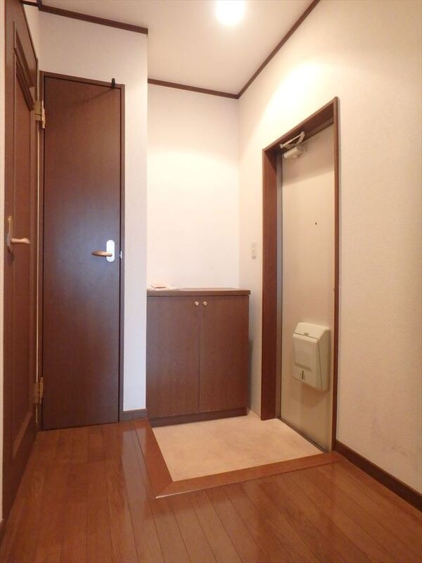 アヴニールＴの玄関