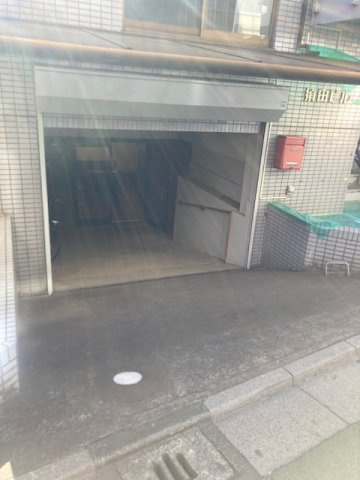 須田ビルの駐車場