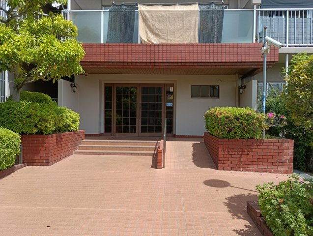 東二見スカイハイツのエントランス|ゆとりのあるエントランスです