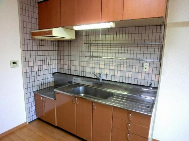 さくらハイツのキッチン|【ファミリー様向け物件】キッチン（持込ガスコンロ）、都市ガスで経済的♪