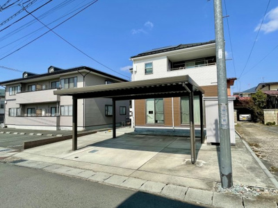 【外観】 | 中古戸建　山形市江俣1丁目 | 2台駐車可能なカーポート付きなのがうれしいポイントです！