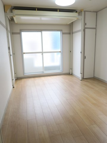 セントラルホームの居間・リビング