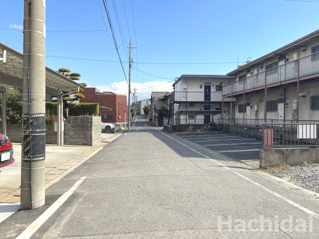 碧南市宮後町1丁目　新築分譲住宅＜全1棟＞の前面道路含む現地写真