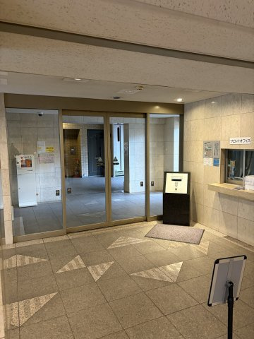 モア・クレスト荒川公園ソレーユ館のエントランス