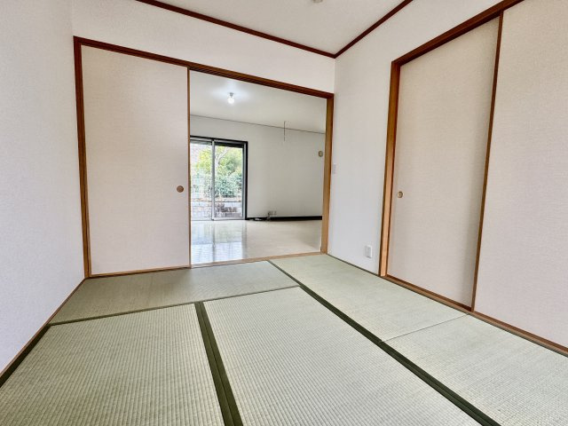 阪南市桃の木台７丁目　中古戸建の和室|畳　襖　障子　クロス貼り換え済

