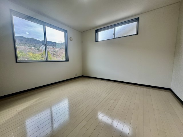 阪南市桃の木台７丁目　中古戸建の洋室|クロス貼り換え　ハウスクリーニング済